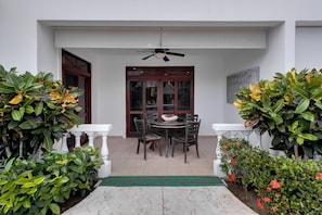 Condo | Balcony - Ground Floor Unit in Beautiful Beachfront Complex (Jacó)