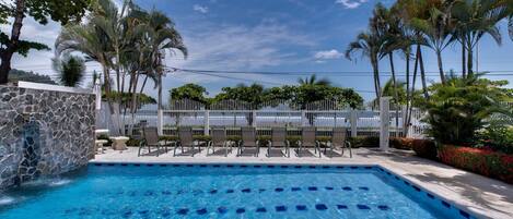 Kolam renang terbuka