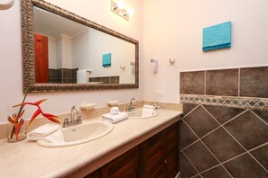 Condo (Charming Garden View Apt in Exclusive) | Bathroom