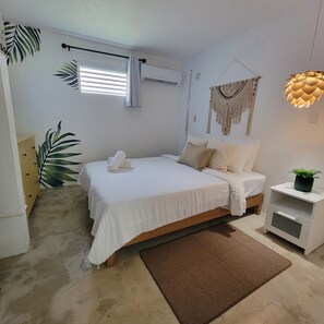 Private Queen Size Shared Bathroom