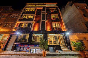 Front of property - Gul Otel (Istanbul)