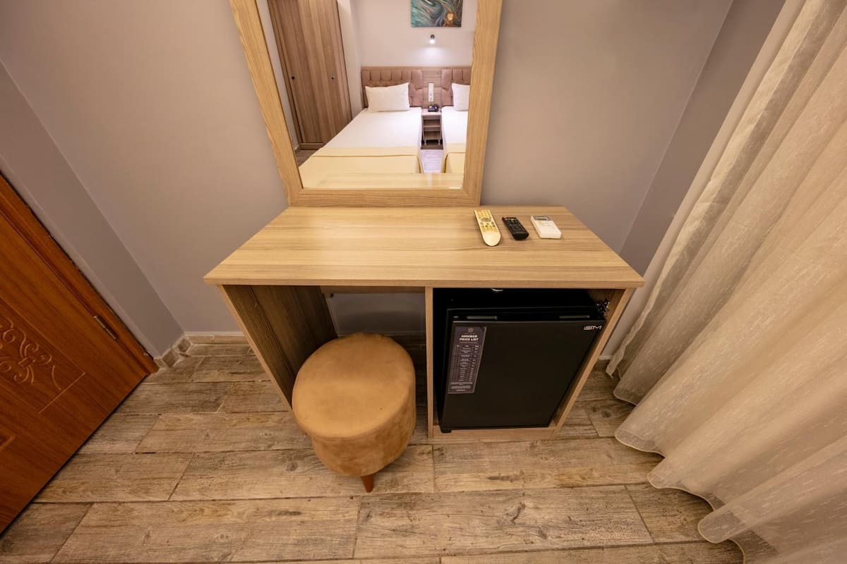 Premium bedding, minibar, desk, blackout drapes