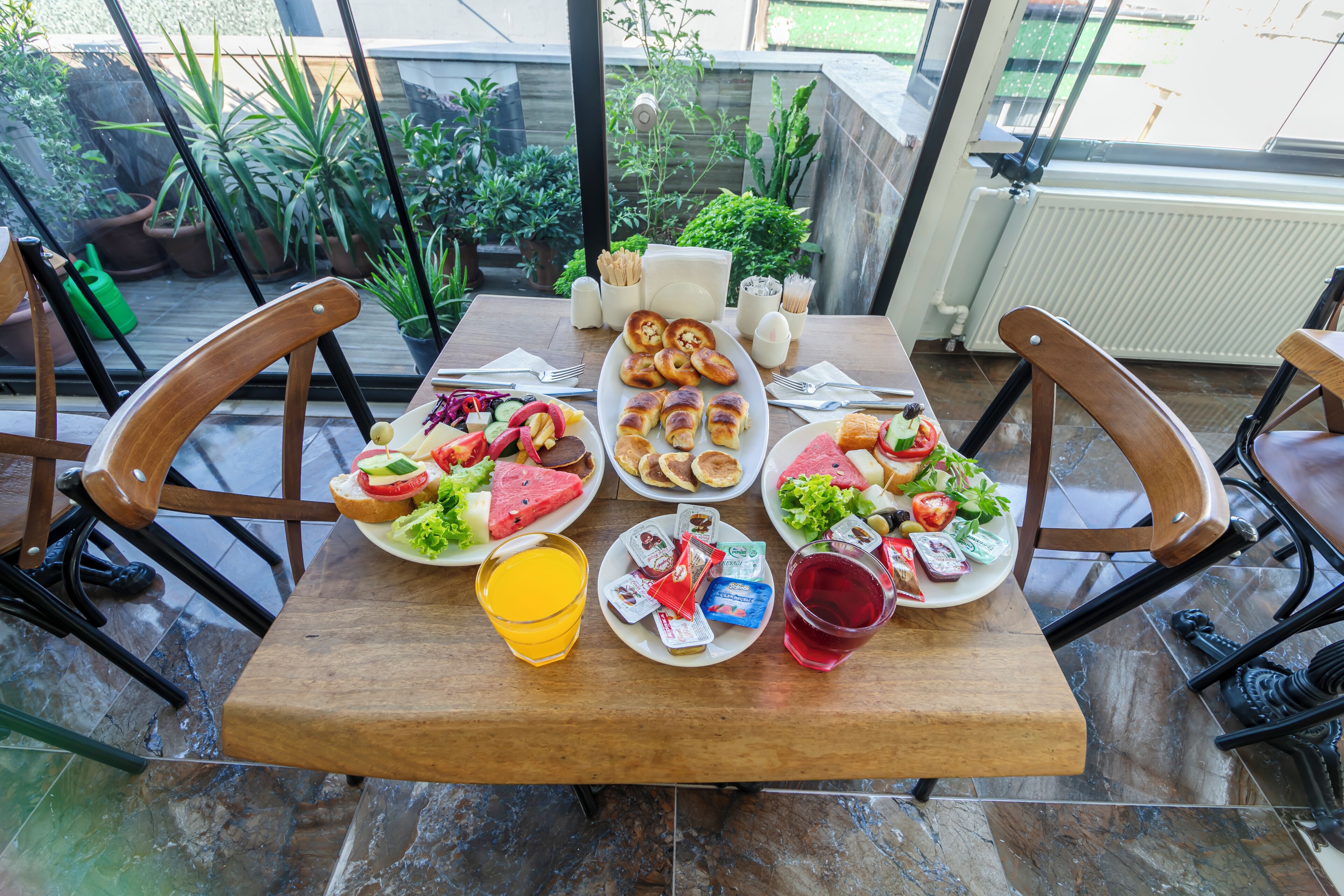 Free daily buffet breakfast