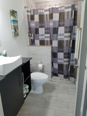 Casa familiare | Bagno | Doccia, asciugacapelli, asciugamani