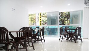 Bao gồm bữa sáng đặc sản địa phương hàng ngày 