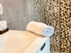 Habitación triple | Baño | Ducha