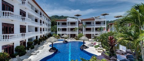 House | Pool | Outdoor pool