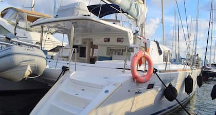 Catamaran Lagoon by Veleros Colombia