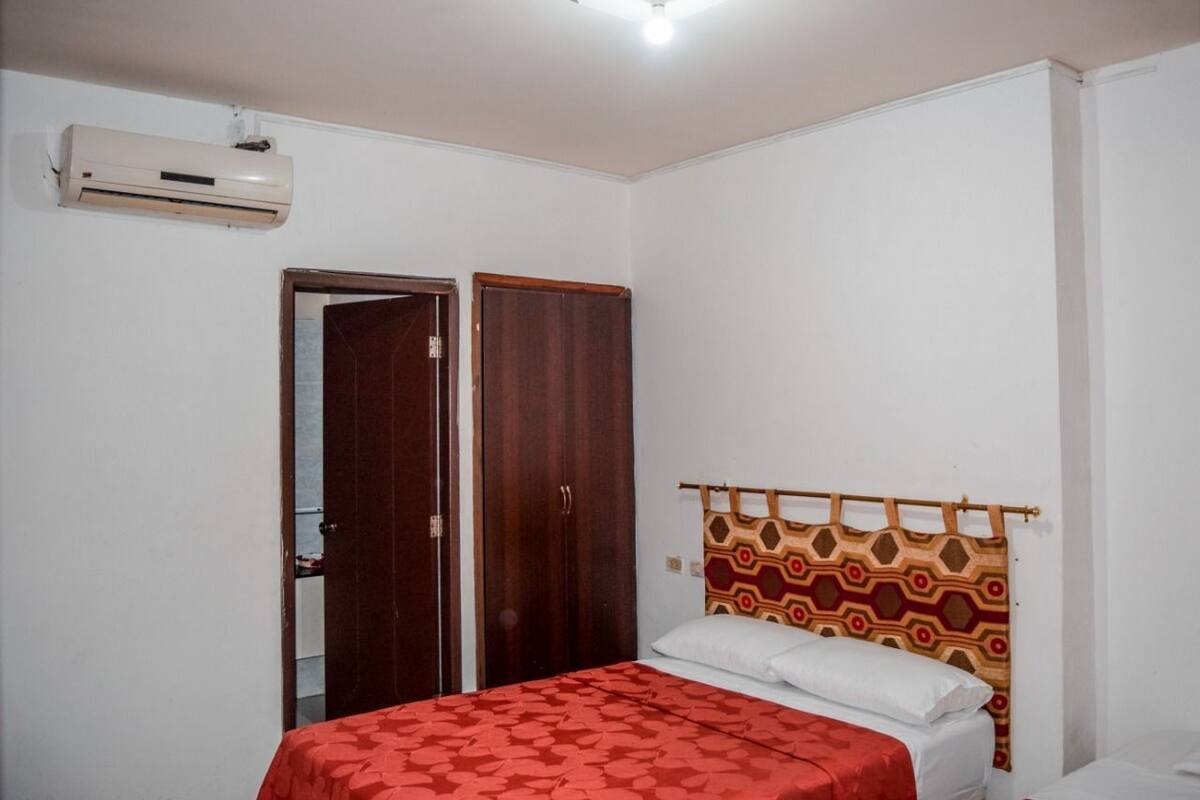 Iron/ironing board, cots/infant beds