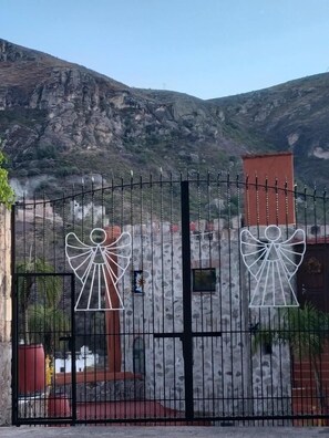 Property entrance - Mina Esperanza (Guanajuato)