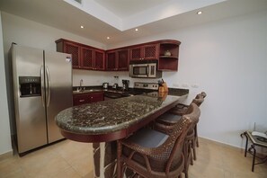 Condo (Terrific 2BR 1st Floor Unit is Sure t) | Private kitchen