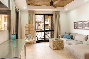 公寓式客房 (Newly Remodeled Ground Floor Sea Side) | 客厅 | 平板电视