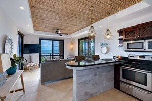 Private kitchen - Oceanfront Penthouse / Upscale Roof Terrace (Jacó)