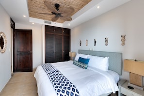 Condo (Oceanfront Penthouse / Upscale Roof T) | 2 chambres, accès au Wi-Fi (inclus)