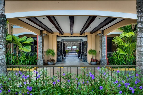 المنشأة من الخارج