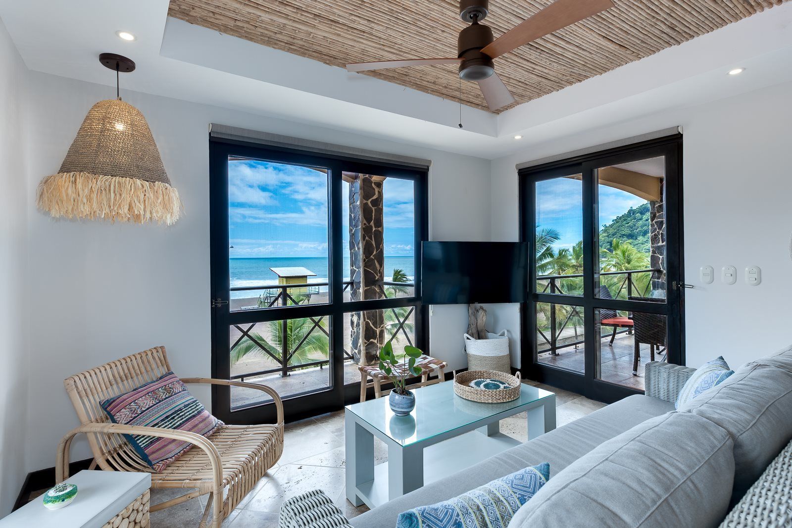 House | Living room | Flat-screen TV