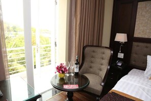 In-room safe, desk, laptop workspace, blackout drapes - Dragon Hotel (Ha Long)