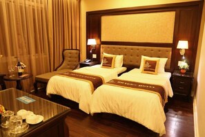 In-room safe, desk, laptop workspace, blackout curtains - Dragon Hotel (Ha Long)
