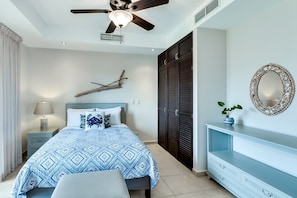 Condo (5th Flr Ocean View Penthouse with 2 L)