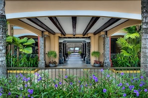 Condo (Perfect Oceanfront Retreat for Your F) | Exterior