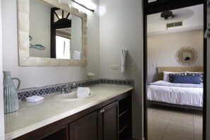 Condo (Perfect Oceanfront Retreat for Your F) | Bathroom - Perfect Oceanfront Retreat for Your Family (Jacó)