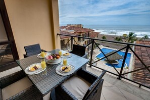 Appart'hĂŽtel (Perfect Oceanfront Retreat for Your F) | Balcon