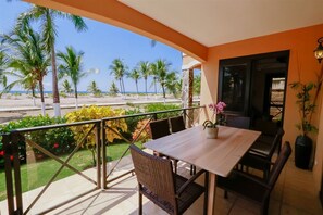 Kondominium (BE 1A Absolute 2BR Oceanfront Luxury ) | Balkon