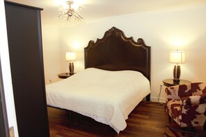 Standard Room, 2 Twin Beds, Non Smoking, Mountain View | Individually decorated, individually furnished, iron/ironing board - Stanford House (Manchester Center)