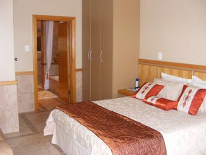 Premium bedding, free WiFi, bed sheets - Bubez Guesthouse (Barberton)