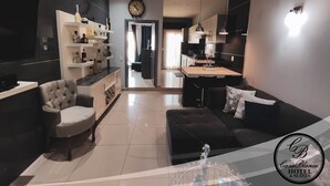 Suite clásica, 1 habitación | Tabla de planchar con plancha, wifi gratis y decoración personalizada 
