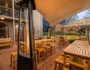 Terrace/patio - Parkview Hotel Orange (Orange)