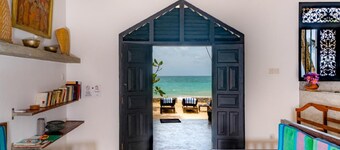 Blue Parrot Beach Villa