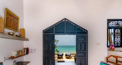 Blue Parrot Beach Villa