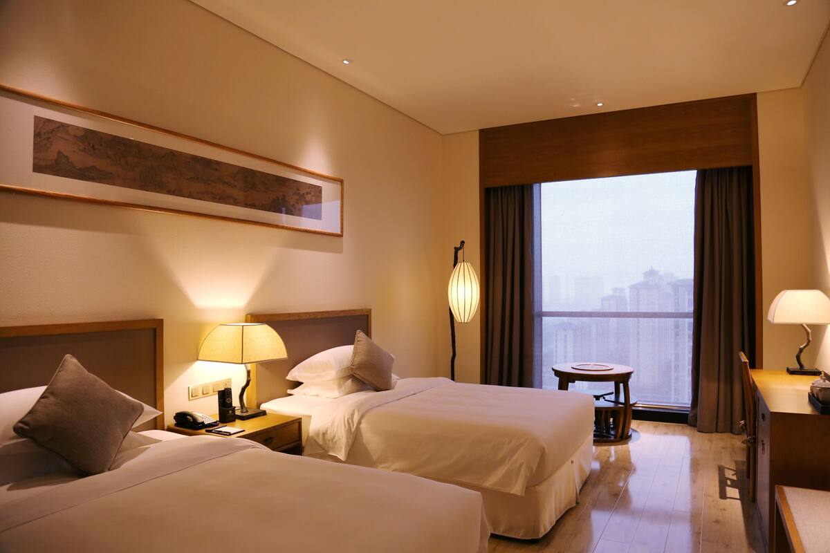 Phòng 2 giường đơn Tiêu chuẩn | Bộ đồ giường cao cấp, nệm có lớp đệm bông, minibar 