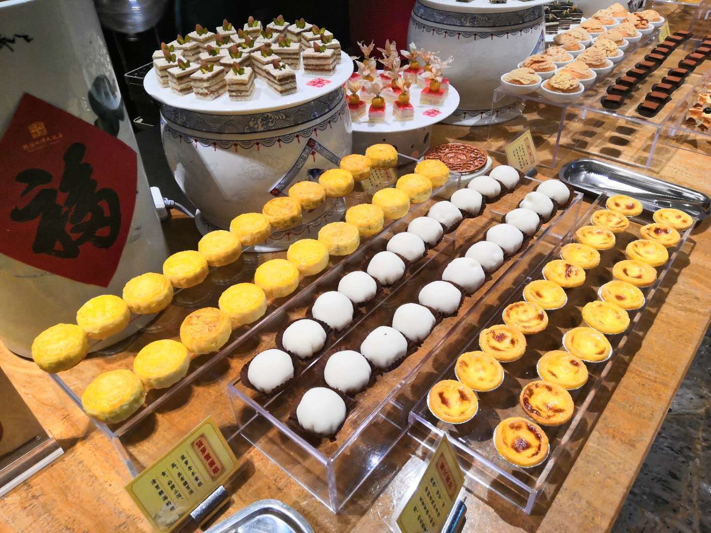 Daily buffet breakfast (CNY 58 per person)