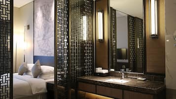 Executive Studio Suite, meat products are not allowed, proof of marriage is required for couples. | Premium bedding, pillowtop beds, minibar, in-room safe