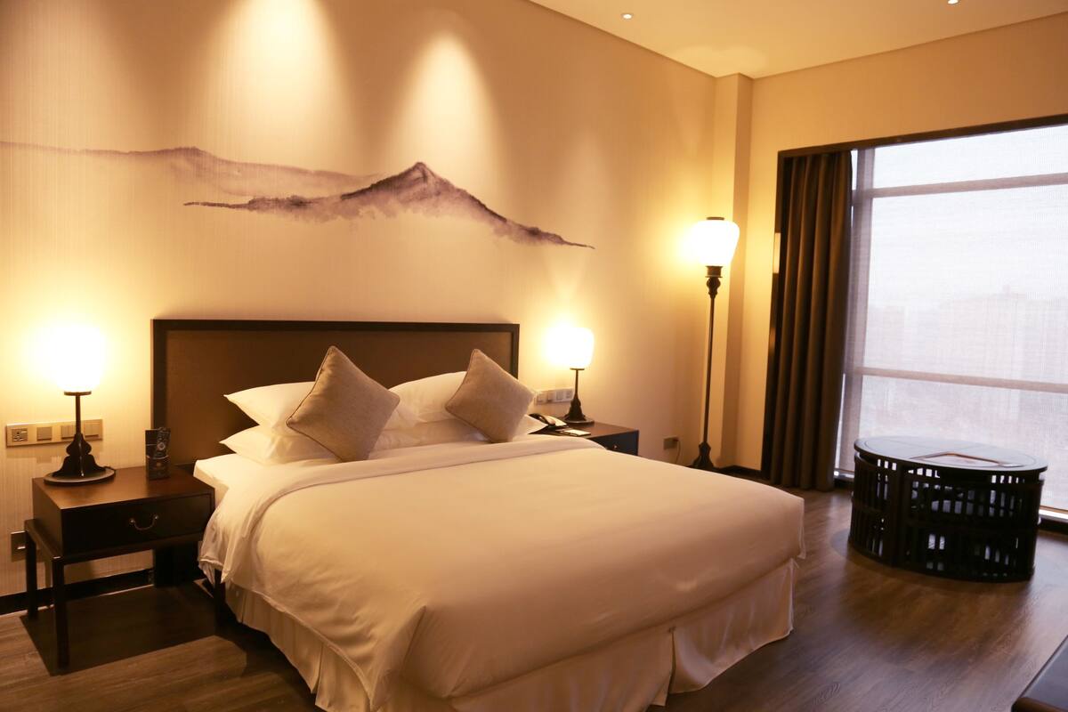 Phòng đôi Superior, 1 giường cỡ queen | Bộ đồ giường cao cấp, nệm có lớp đệm bông, minibar 