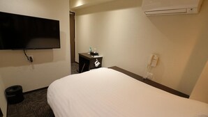 羽绒被、办公桌、遮光窗帘、熨斗/熨板