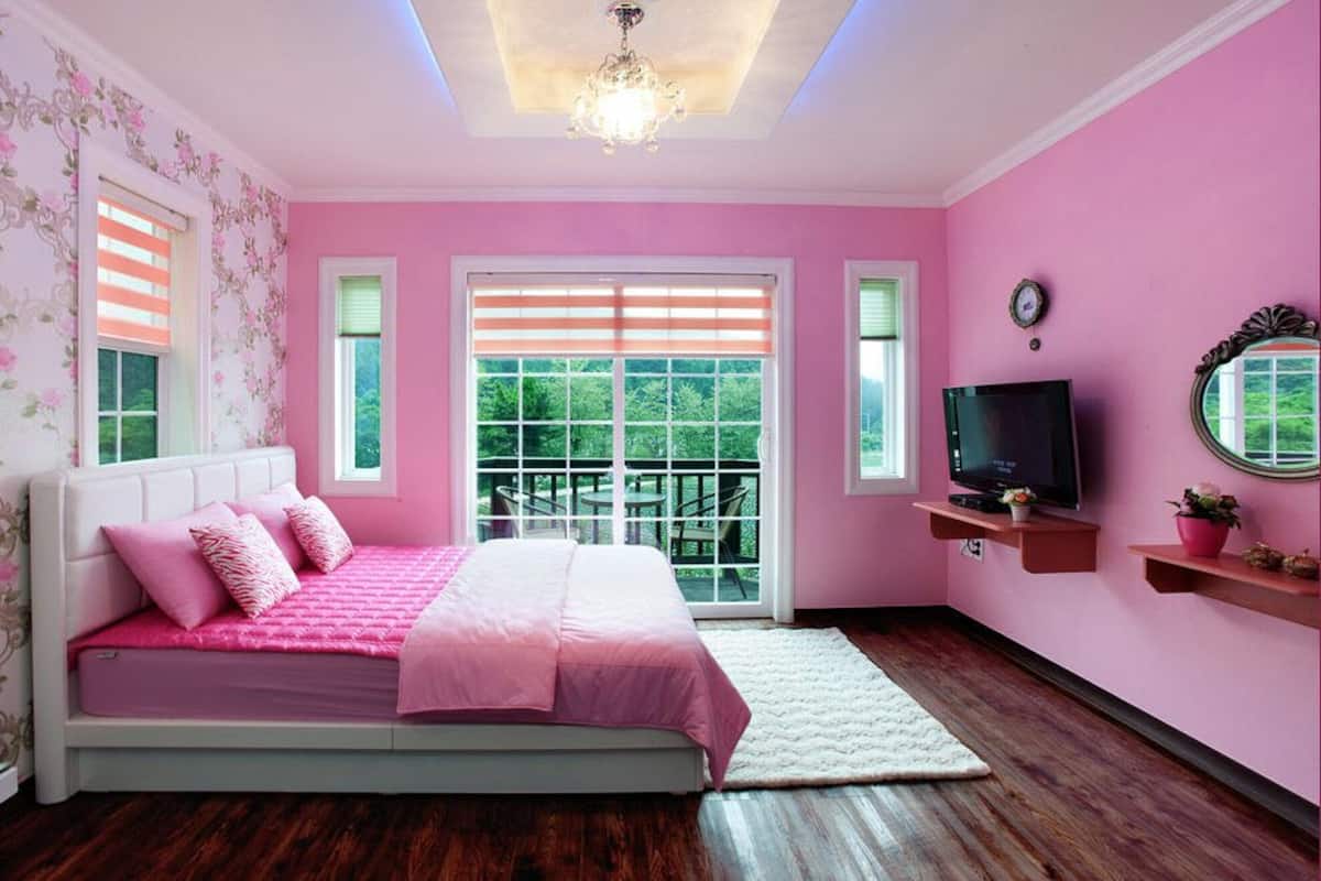PINK BELLA | Soundproofing, WiFi (free)