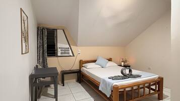 Standardzimmer, Klimaanlage | Hochwertige Bettwaren, laptopgeeigneter Arbeitsplatz, Bettwäsche