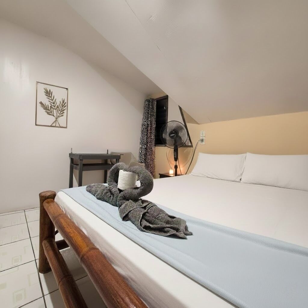 舒適客房, 1 張加大雙人床 (Fan) | 高級寢具、手提電腦工作空間、床單