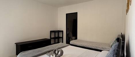 Deluxe Room | Premium bedding, laptop workspace, bed sheets