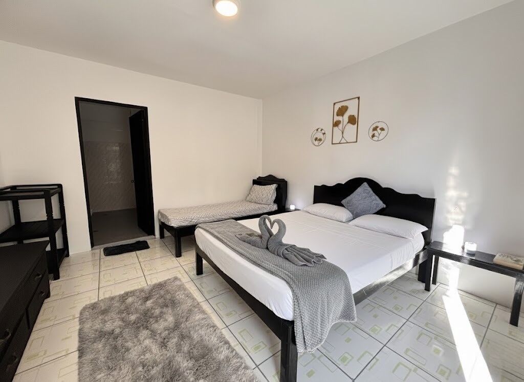 豪華客房 | 高級寢具、手提電腦工作空間、床單