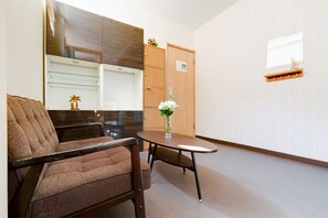 Cortinas blackout, wifi gratis y ropa de cama 