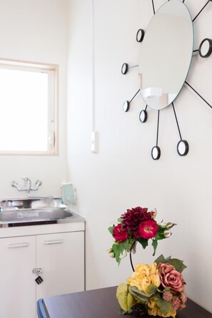 Shower, rainfall showerhead, free toiletries, hair dryer