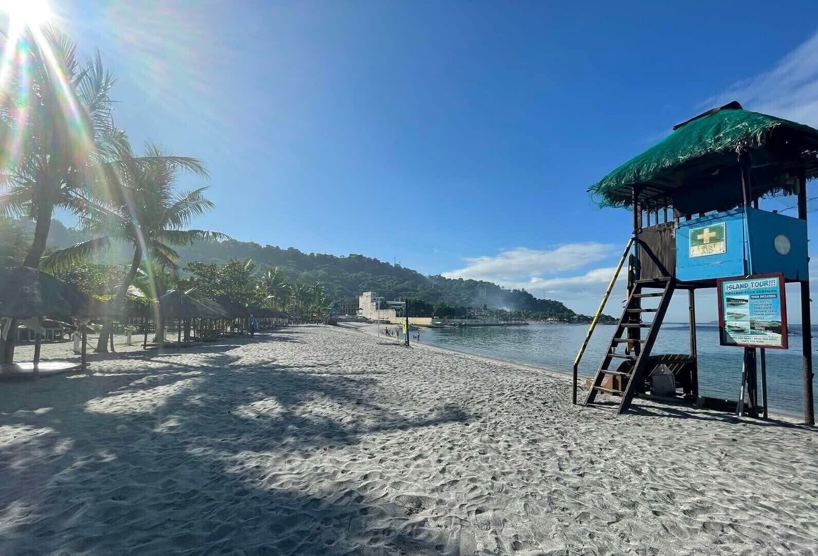 プライベートビーチ、ビーチカバナ、サンラウンジャー、ビーチバレー