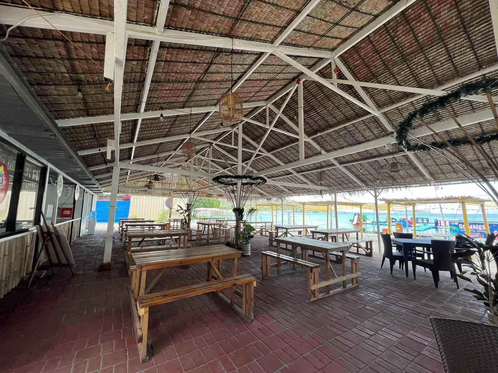 屋外ダイニングエリア