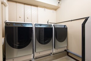 Laundry room - Yokohama Sakuragicho Town Hotel 24 (Yokohama)