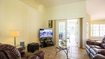 House, 4 Bedrooms | Living room