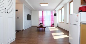 Quadruple Room (Red Yellow) | Free WiFi - Namhae 1 Night 2 Days Pension (Namhae)